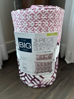 Kohl’s Big One King Reversible Quilt Set w/2 Shams Birgandy Cameron geo pattern